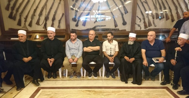 رئيس حزب «التوحيد العربي» الوزير السابق وئام وهاب خلال إستقبال وفد من أهالي شارون: ما يهمنا هو حفظ كرامة أبناء الطائفة