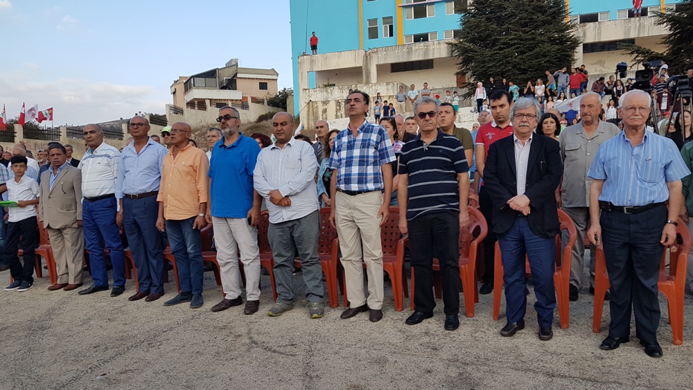 حنا غريب امين عام الحزب الشيوعي في مقدم الحضور