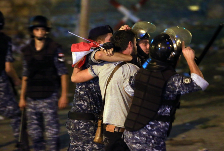 الناس ليسوا انتحاريين. لكنهم يقولون لنا، ولكل من يهمه الامر، انه لم يعد لديهم ما يخسرونه(هيثم الموسوي)