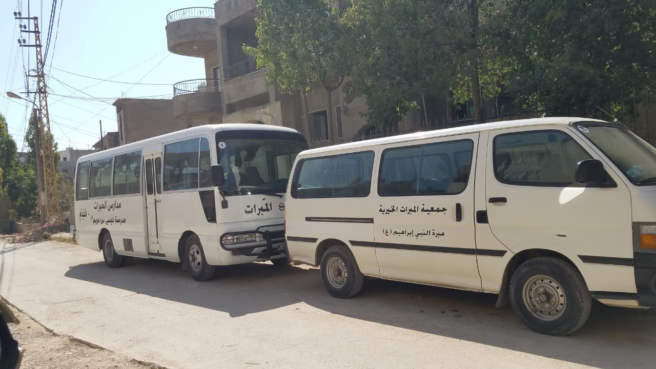 السبب الرئيسي للإستغناء عن عمل بعض أصحاب الفانات بالشكل التعسفي هو أن المدرسة قررت تحقيق أرباحاً مضافة عبر استقدام باصات خاصة بها