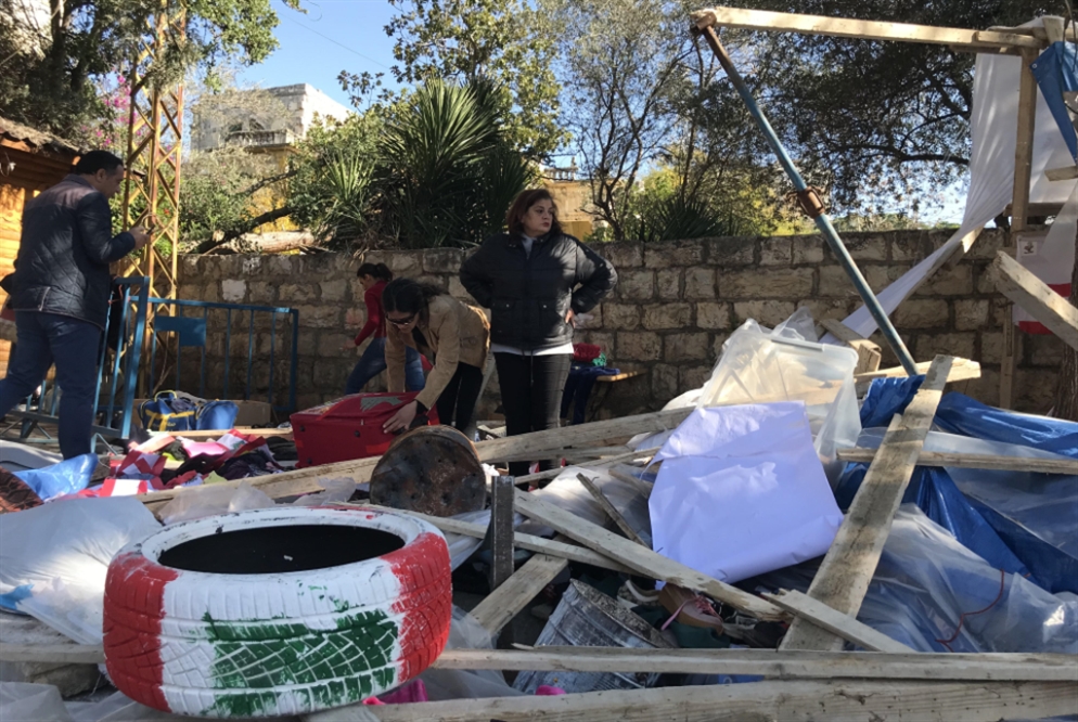 حطام خيمة النبطية قبل إحراقه أول من أمس (الأخبار)