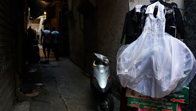 يتحرش الأب ببناته ويتاجر بأجسادهن (Getty)