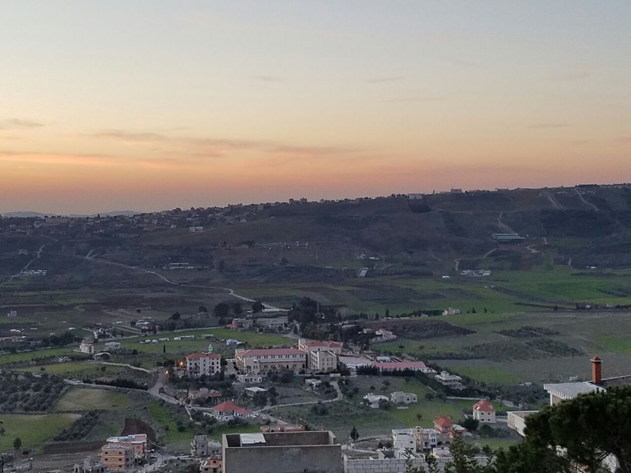 البناء  ذات إطلالة رائعة على سهل الخيام