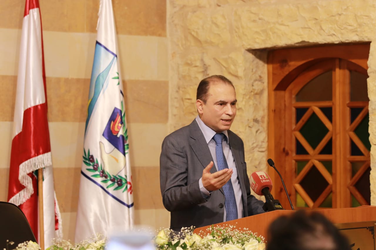 الاستاذ وليد خويص