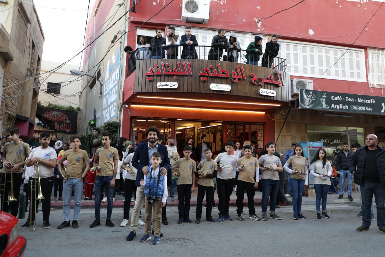 أمام المسرح الوطني اللبناني