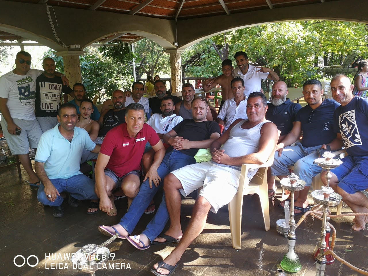 لاعبو النجمة يتمتعون في نبع  الوزاني يتوسطهم الكابتن موسى حجيج