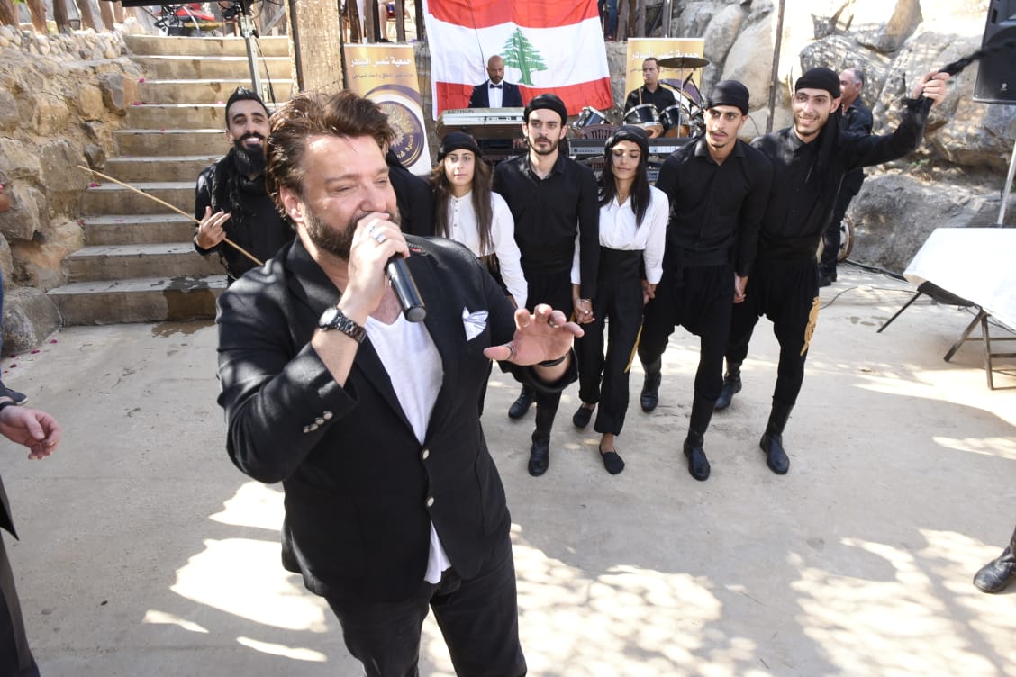 الفنان علاء زلزلزلي وفرقة المولى في لوحة رائعة