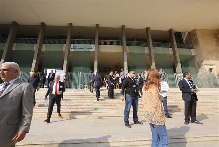 محاميةٌ وحيدة رُفعت عنها الحصانة لتُدكّ في السجن، فيما العشرات من زملائها المشتبه فيهم أحرار (مروان طحطح)