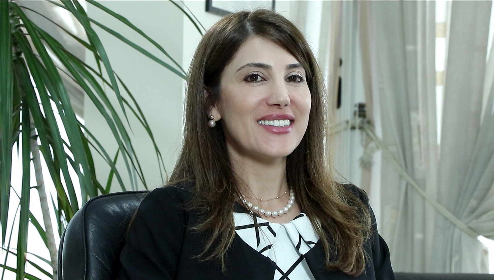 الدكتورة يارا حيدر حمدان زوجة المهندس علي حسين يوسف الحاج حسين عبدالله، والدتها الاستاذة الحاجة وفاء يوسف الحاج حسين عبدالله