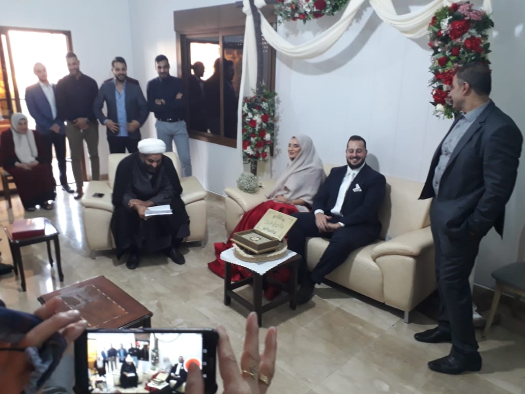 أثناء عقد القران