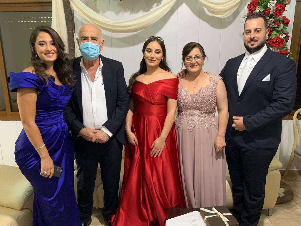 العروسان مع اهل العريس