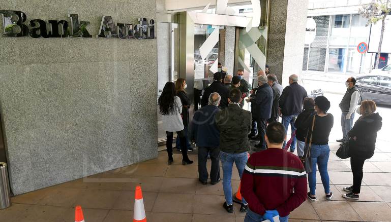 لم توفر المصارف أسلوباً جائراً بحق العملاء إلا واعتمدته (عباس سلمان)