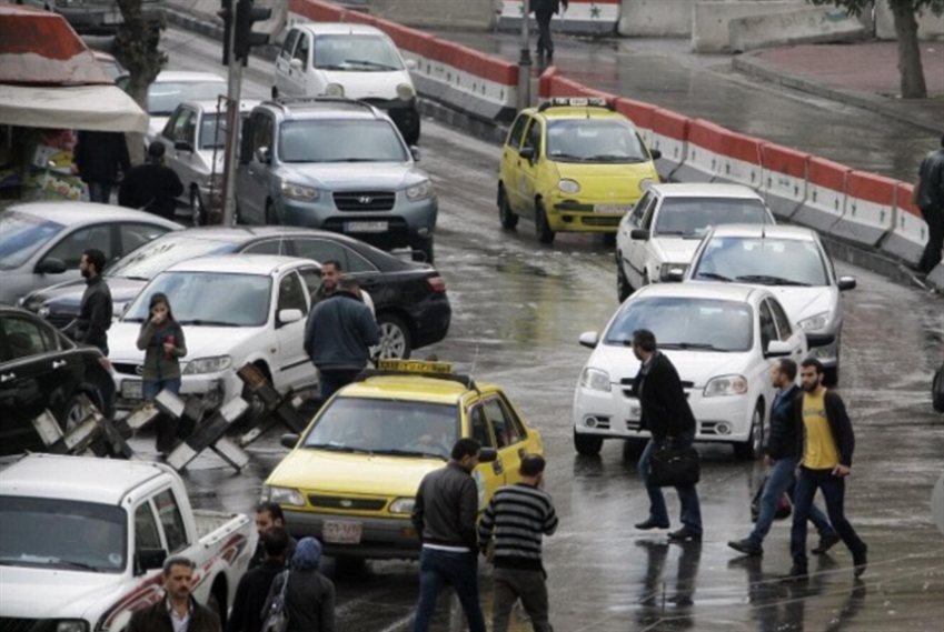 لم تندثر البضائع الغربية من السوق السورية على رغم العقوبات الأوروبية والأميركية (أ ف ب )