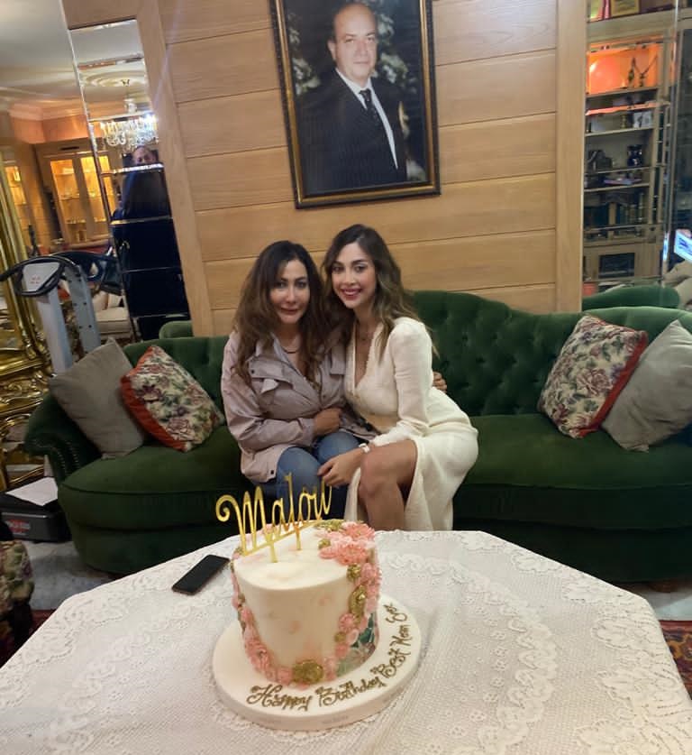 ملاك مع والدتها السيدة زهرة العبدالله