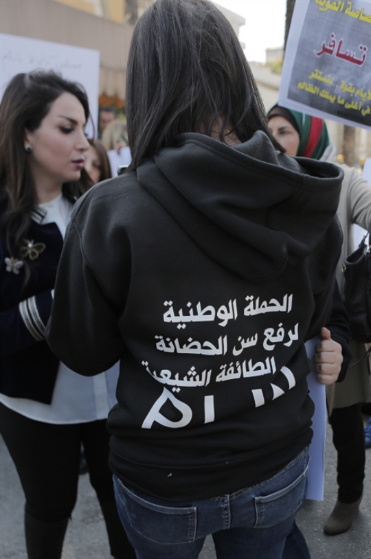 من اعتصام أمام المحكمة الجعفرية للمطالبة برفع سن الحضانة(مروان بوحيدر)