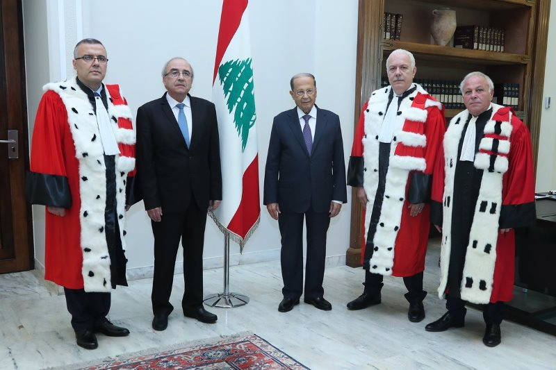 رئيس مجلس القضاء الاعلى القاضي سهيل عبود والقاضي غسان عويدات والقاضي فادي الياس خلال قسم اليمين أمام رئيس الجمهورية في حضور وزير العدل السابق ألبيرت سرحان