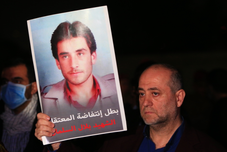 من اعتصام امام المحكمة العسكرية أمس احتجاجاً على إطلاق الفاخوري (هيثم الموسوي)