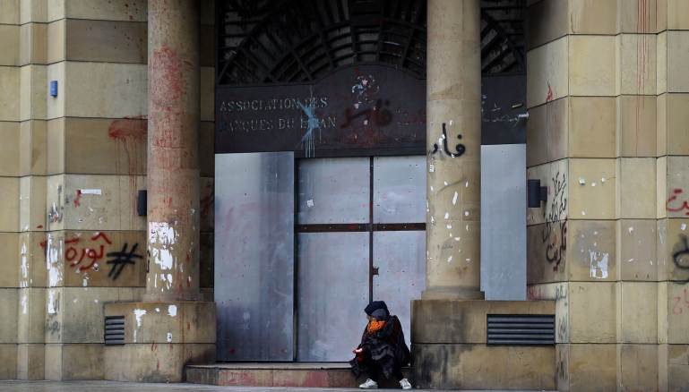 محاربة فيروس كورونا هو حجة مثالية لإظهار تعاطف المصارف (Getty)