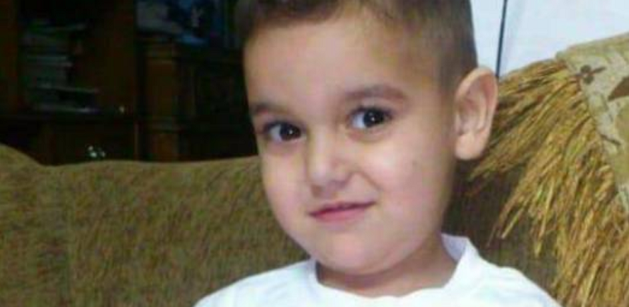 طلال إبرهيم وهو في الثالثة من العُمر.