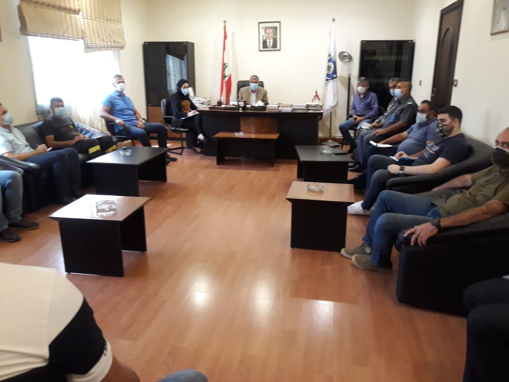 محافظ النبطية الدكتور  حسن فقيه يترأس  اجتماعا امنيا  واجتماعيا  لخلية ازمة كورونا في محافظة النبطية