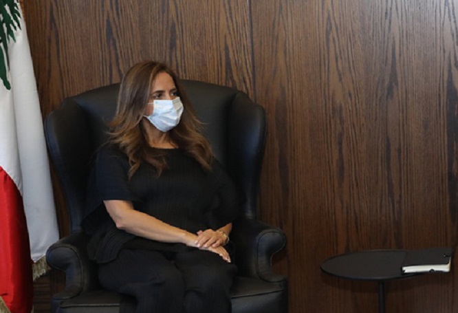 وزيرة الدفاع في حكومة تصريف الاعمال زينة عكر