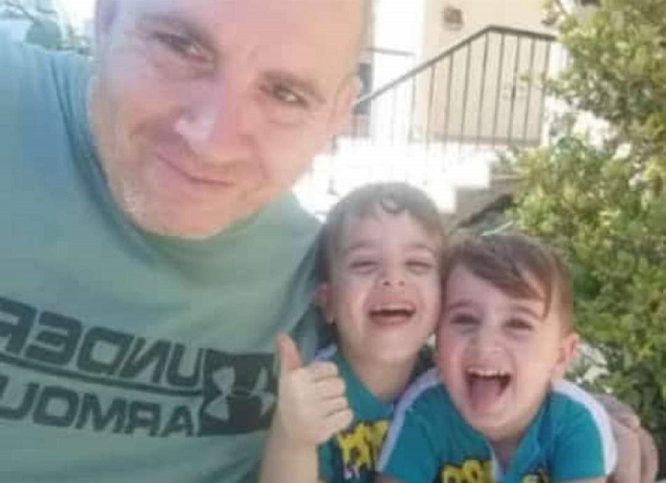 فقيد الخيام المظلوم حسين عقيل مع طفليه