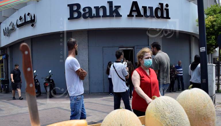 المصارف تسدد رواتب موظفيها من العمولات والرسوم فقط، ولا مورد لها غير ذلك (علي لمع)