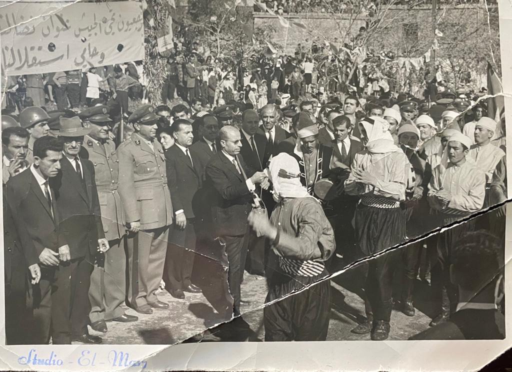 في ساحة السرايا في مرجعيون عام1963 بمناسبة عيد الإستقلال، الفريق الفولكلوري مؤلف من(الاول نجيب ابو جابر من إبل السقي والثاني جعفر نصرالله والثالث فؤاد سويد وبعده علي سويد واكرم عبدالله وعلي عبود وسميح رمضان ويظهر خلف جعفر نصرالله غربيت صلجي) وفي الصف