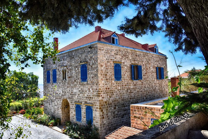 قالولي عيوني الزرق بيحموني من صيبة العين