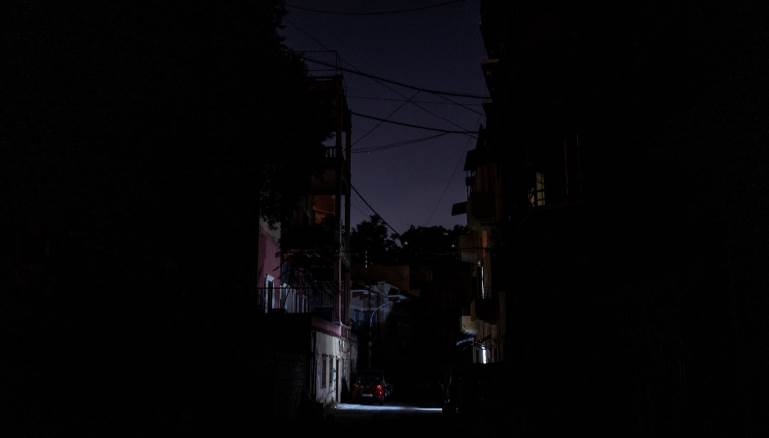 الوعد بتغذية كهربائية تتراوح بين 10 و12 ساعة في اليوم الواحد.. سيتأخر تنفيذه كثيراً