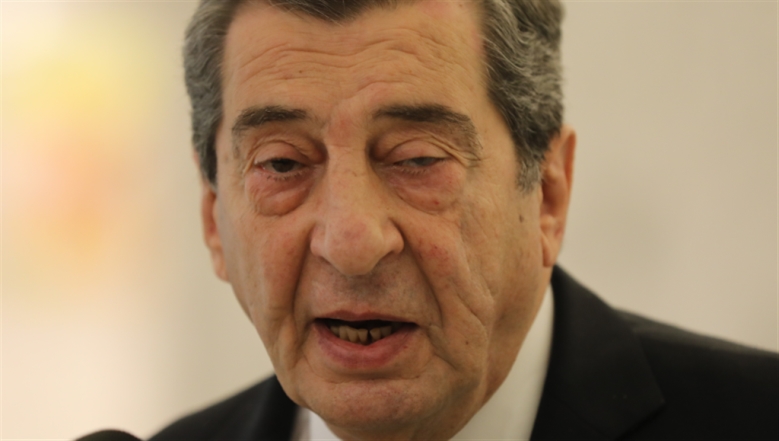 إيلي فرزلي: في أولوية أكثر من النواب؟