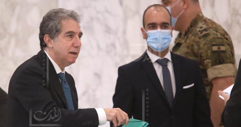 توجد نية لدى الحكومة لخفض قيمة العملة (علي علّوش)