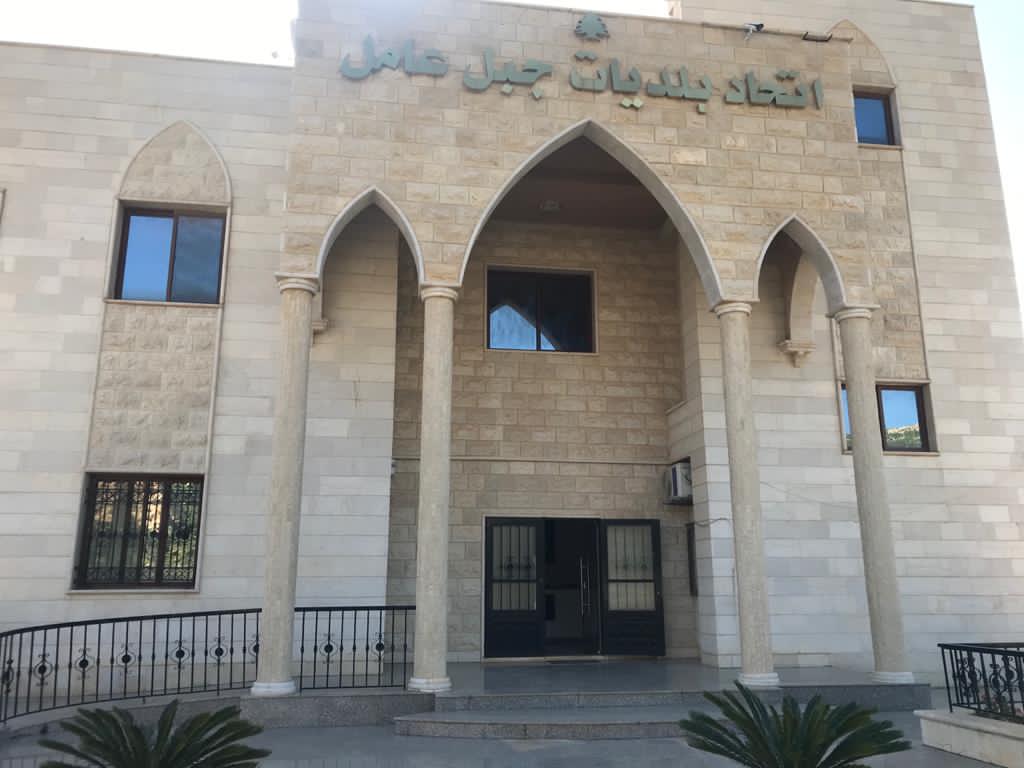 البلديات والاتحاد يعملون بقدرات تفوق طاقتهم رغم الامكانيات المادية الضئيلة وادارات الدولة غائبة كلياً عن واجباتها