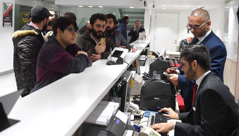 زيادات من خارج الراتب الرسمي تُدفع من جيب مصرف لبنان (الأرشيف، عباس سلمان)