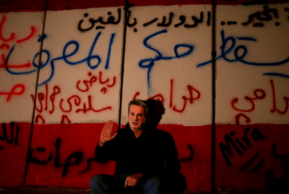 مال معظم المجتمعين نحو استثناء كل مودع من برنامج البطاقة مقابل دفع 100$ لهم من حساباتهم الخاصة! (هيثم الموسوي)