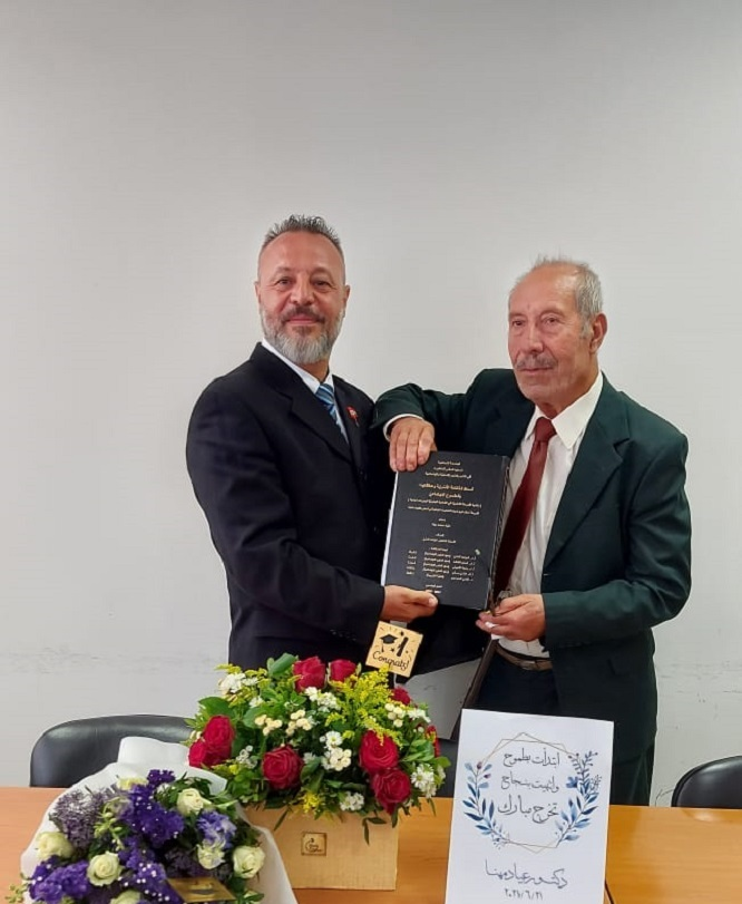 بعد نيله الدكتوراه قام الدكتور عيّاد بإهداء شهادته لوالده حيث صودف ذلك في أجواء يوم عيد الأب.. فكانت فرحة الحاج أبو عيّاد مزدوجة