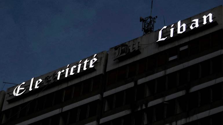 نفاد المال والوقود.. إلى العتمة الشاملة (Getty)