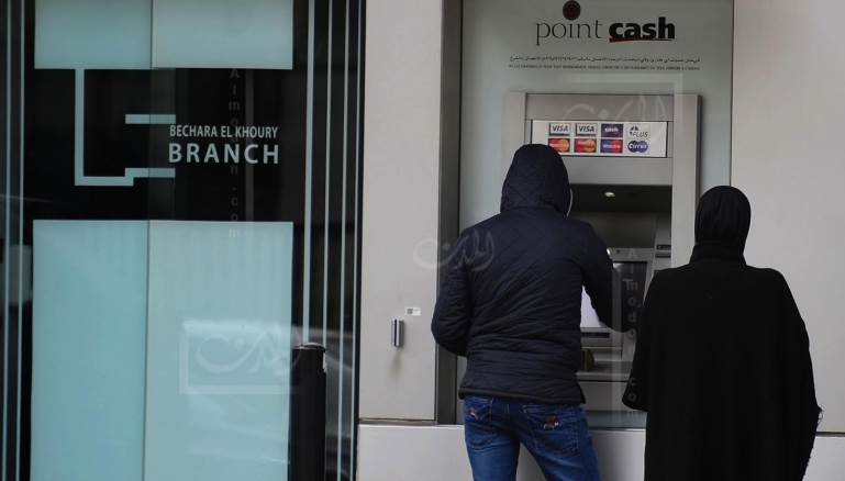 الدوائر القانونية المصرفية تخطط لإصدار مستندات إذعان لـ تبخير حسابات المودعين (مصطفى جمال الدين)