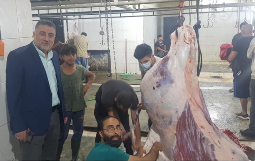 بعد أيام قليلة من نشر تلك الصور الاستعراضية، توقف بيع اللحوم بالسعر المدعوم في الخيام 