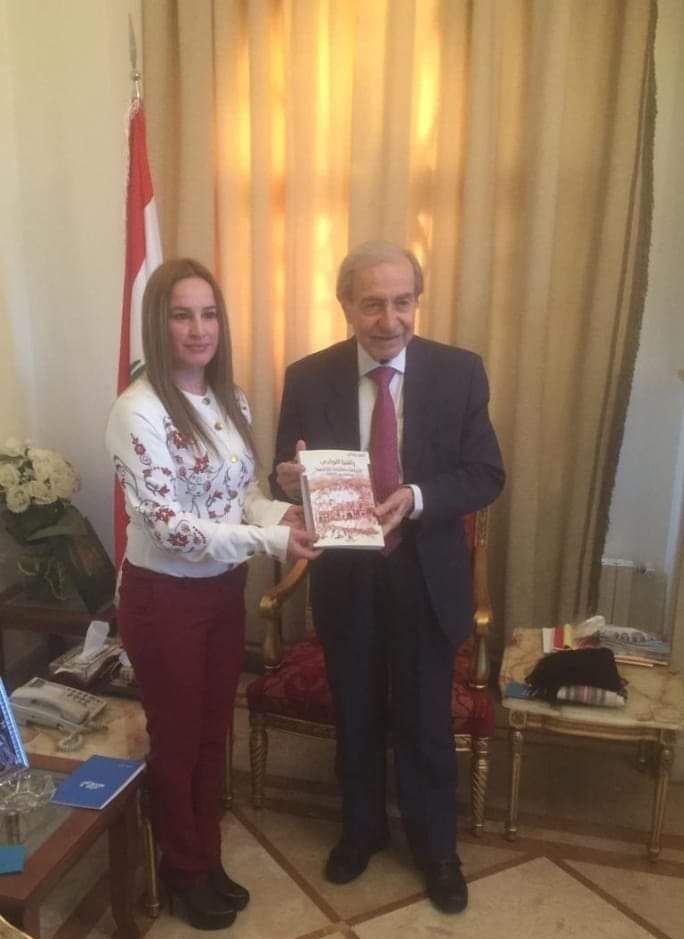 النائب انور الخليل خلال استقباله الباحثة ريدان