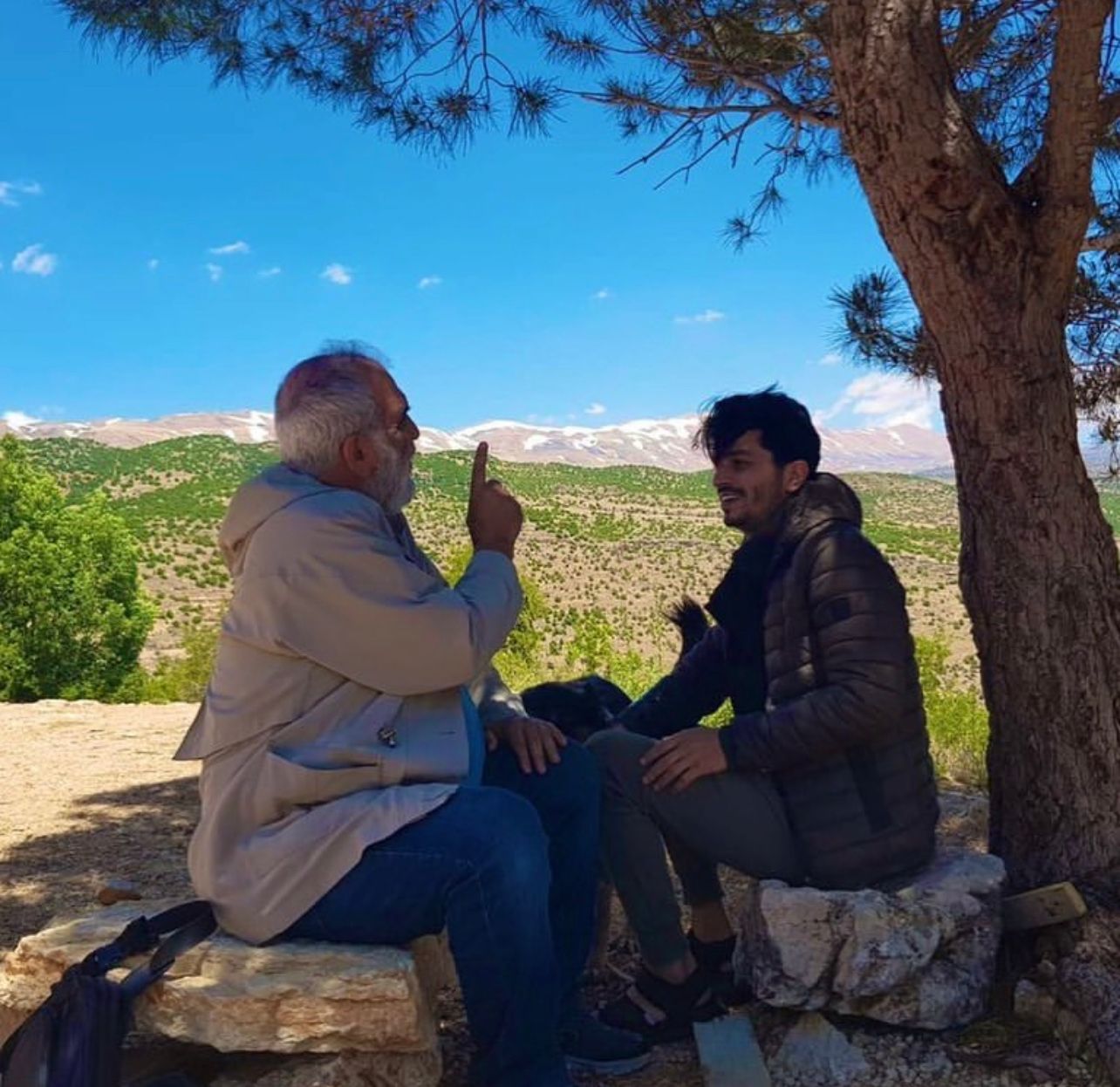 يحيى جابر وعباس جعفر في بلدة الدار الواسعة