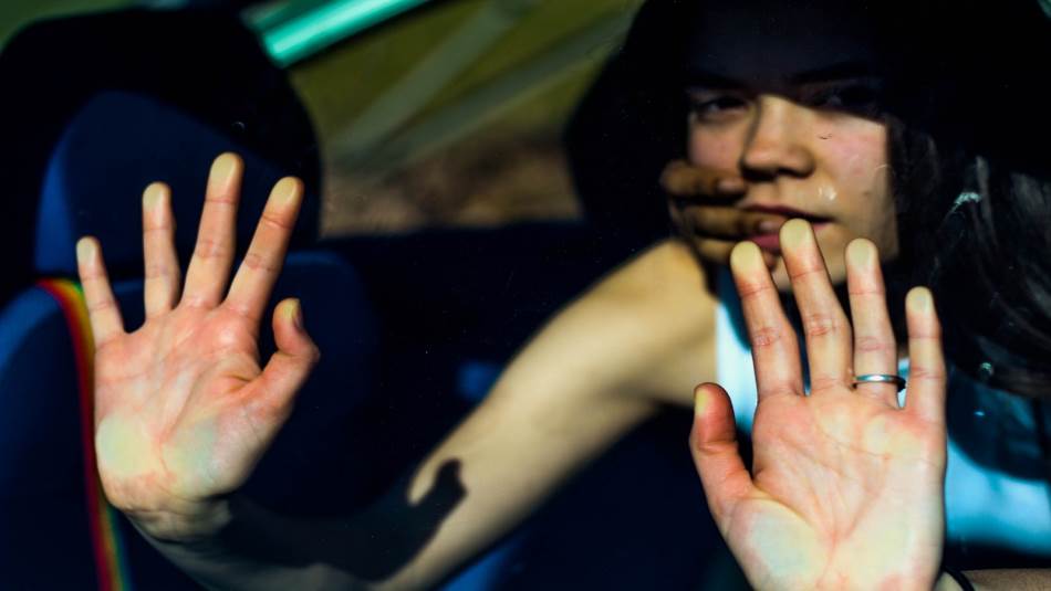 الشقيقان سوريان لأم لبنانية وسبق أن تعرضت عائلتهما للابتزاز