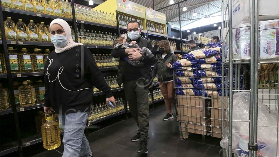 التجار خزّنوا مئات الأطنان من البضائع المستوردة على أساس الـ1500 ليرة للدولار في الرسوم والضرائب (علي علوش)