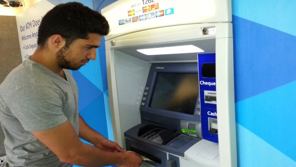 المودعون ينتظرون التطبيق لا الوعود (علي علوش)