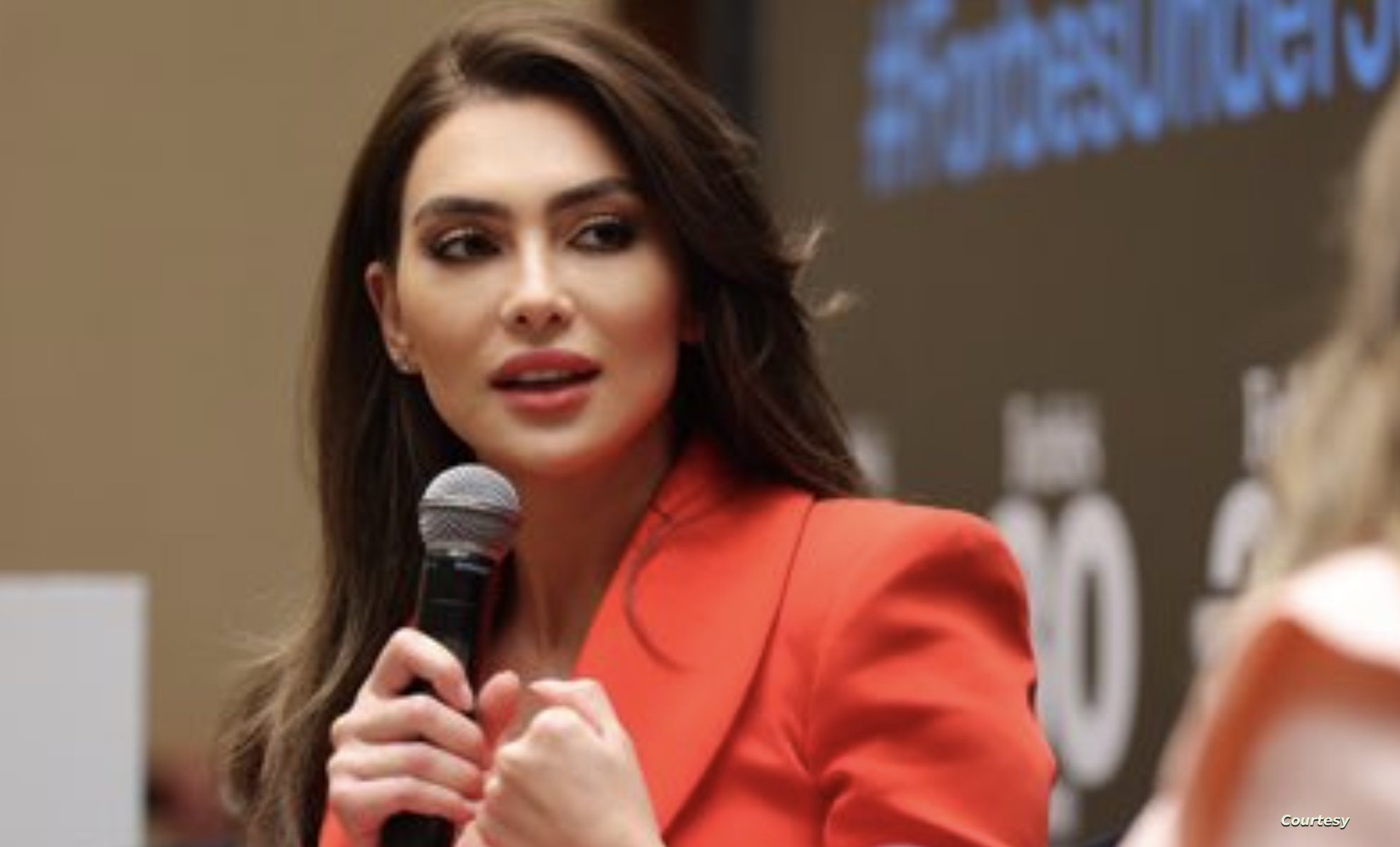 الممثلة ستيفاني صليبا