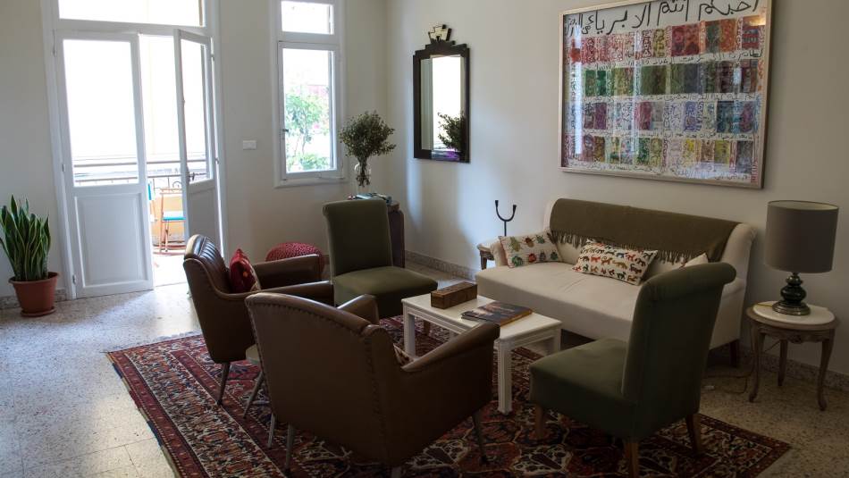 باتت بيروت تضم عدداً كبيراً من المضيفين الذين يستقبلون السياح