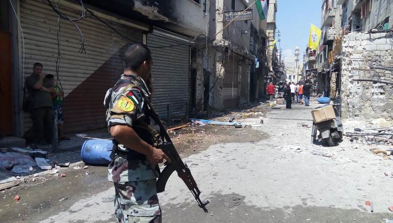 الأزمة تمكّن الفصائل من إعادة السيطرة على المجتمع (الأرشيف، خالد الغربي)