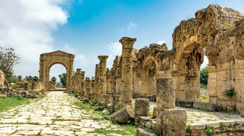 قلعة صور تتضمن آثاراً فينيقية وكنعانية وبيزنطية