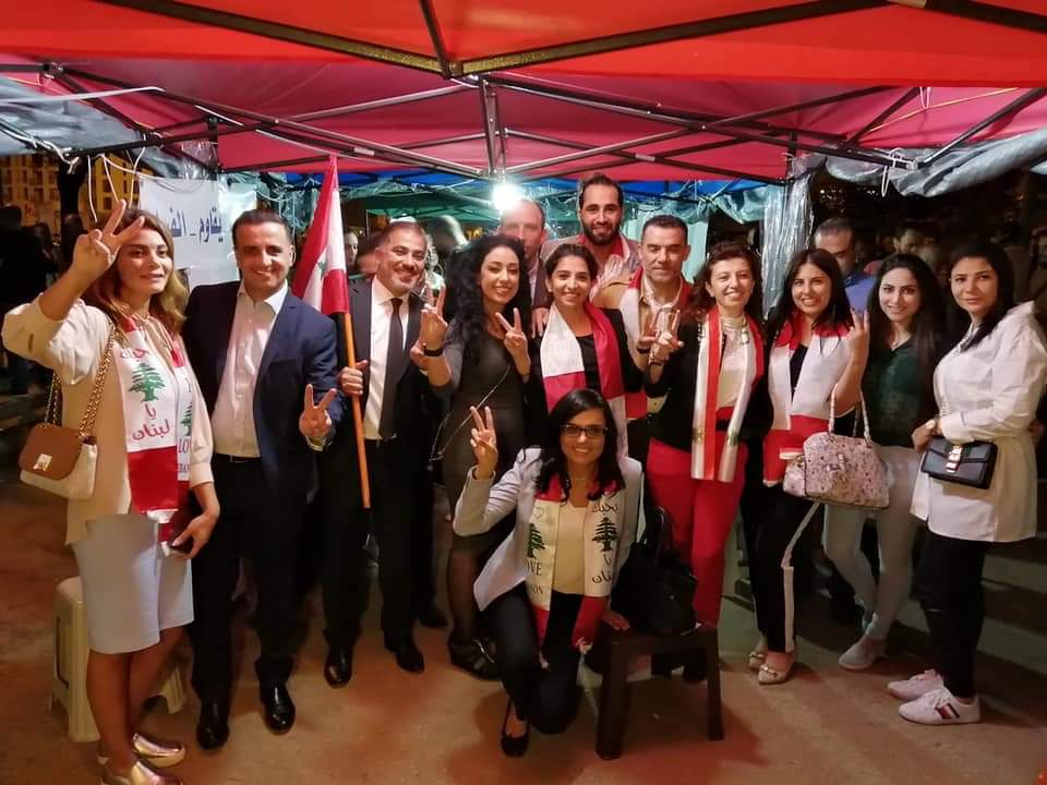 المحامي فراس حمدان وزملائه المناضلين في الأيام الأولى للانتفاضة