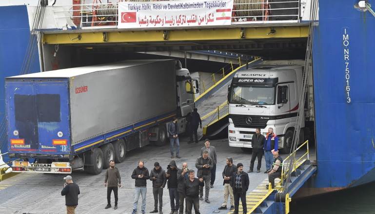 أتت المساعدات التركية تلبية لاحتياجات أفراد الأجهزة العسكرية والأمنية وعائلاتهم (Getty)